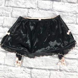 NWOT Victoria’s Secret Thong Garter Skirt-Black with Pink Bows‎ Accents - Size M